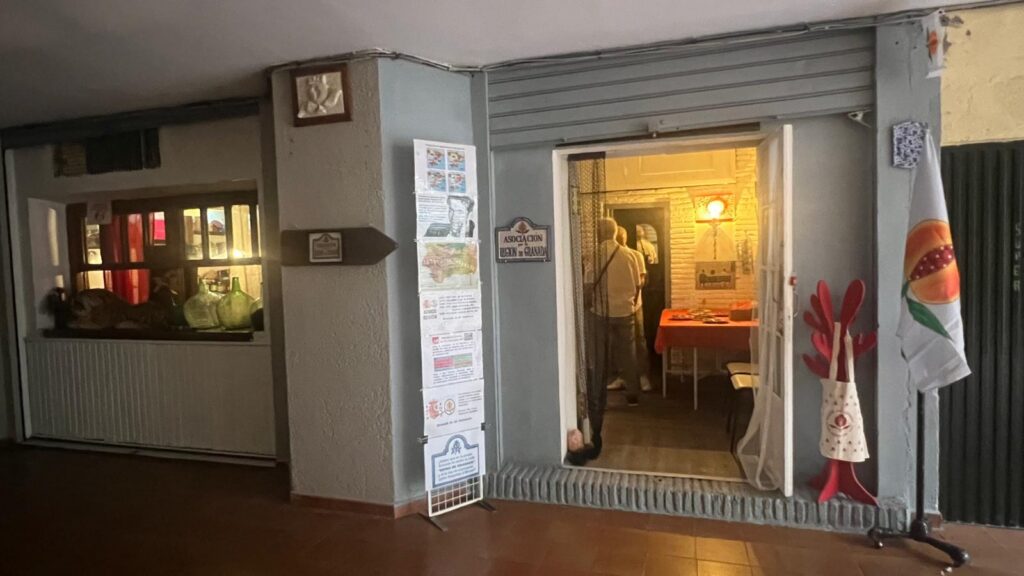 Exterior del local, desde el pasaje.